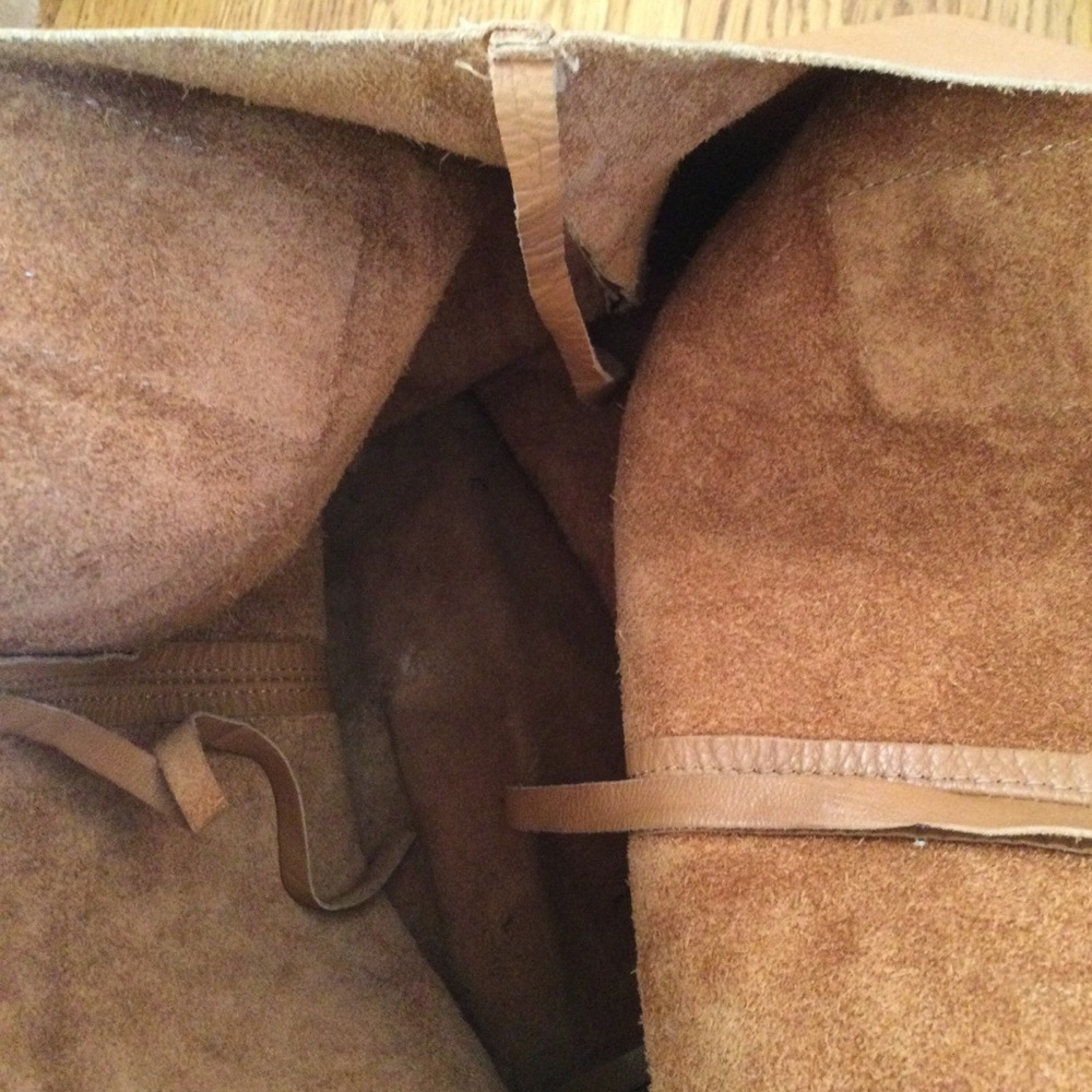 Softest Tan Leather Trough Tote Bag. Size OS - Picture 7 of 9